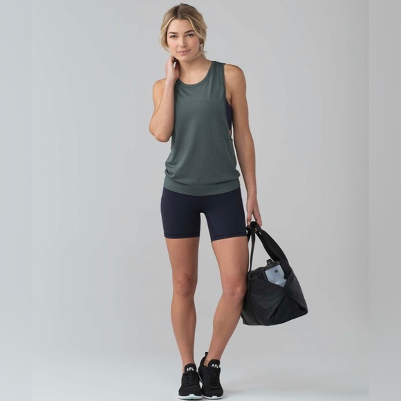 NWT Lululemon Breeze By Muscle Tank II in Dark Forest - Picture 7 of 8